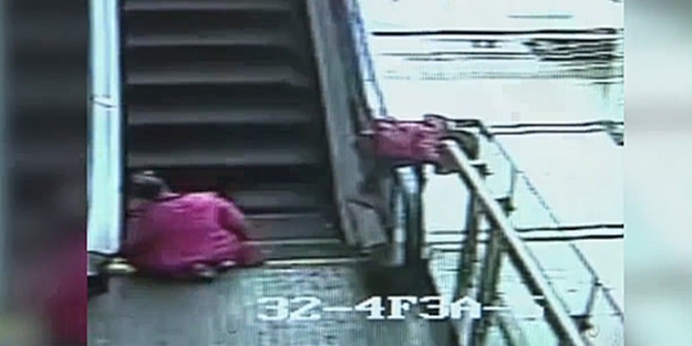 Küçük çocuk feci şekilde can verdi - VİDEO