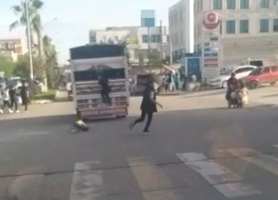 Çocuklar faciadan kıl payı kurtuldu! O anlar kameralara yansıdı