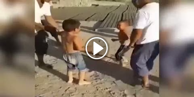 Küçük çocukları kavga ettirip eğlendiler