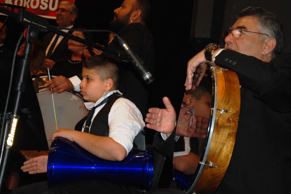 Küçük darbukacı babasının yolunda 