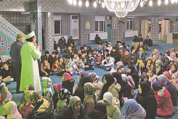 Küçük Eller, Büyük Adımlar: Gültepe Camii’nde Yeşeren Umut