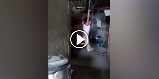 Küçük kıza anneden akılalmaz ceza!