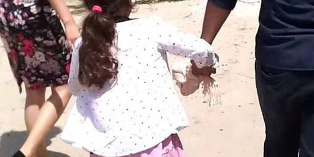 Küçük kızı icrayla götürdüler! İşte o görüntüler...