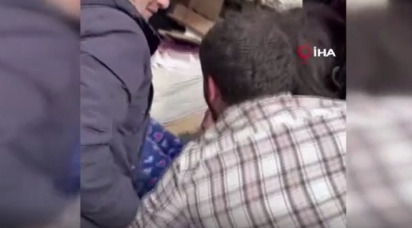 Küçük kızın yürek burkan sözleri! Kendi sağ çıktı ama babası....