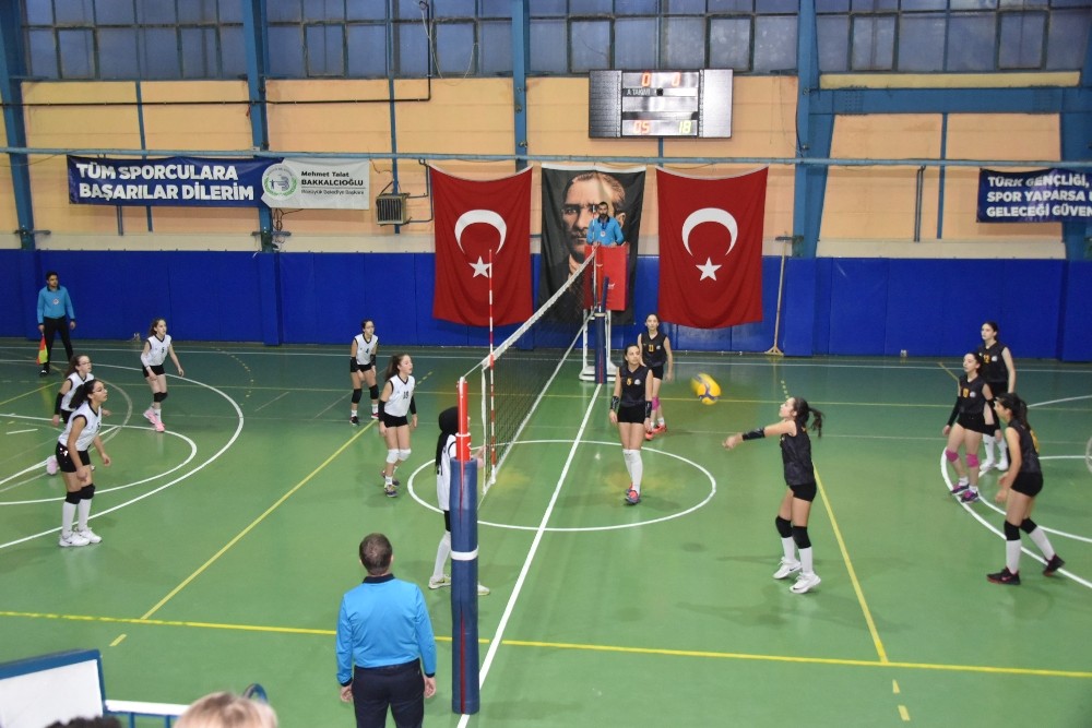Küçük Kızlar Bilecik İl Şampiyonası tüm hızıyla devam ediyor 