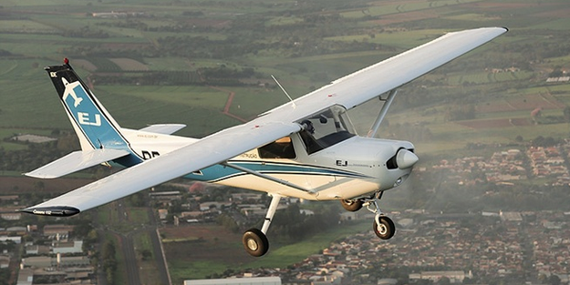 Küçük uçak düştü: 2 ölü