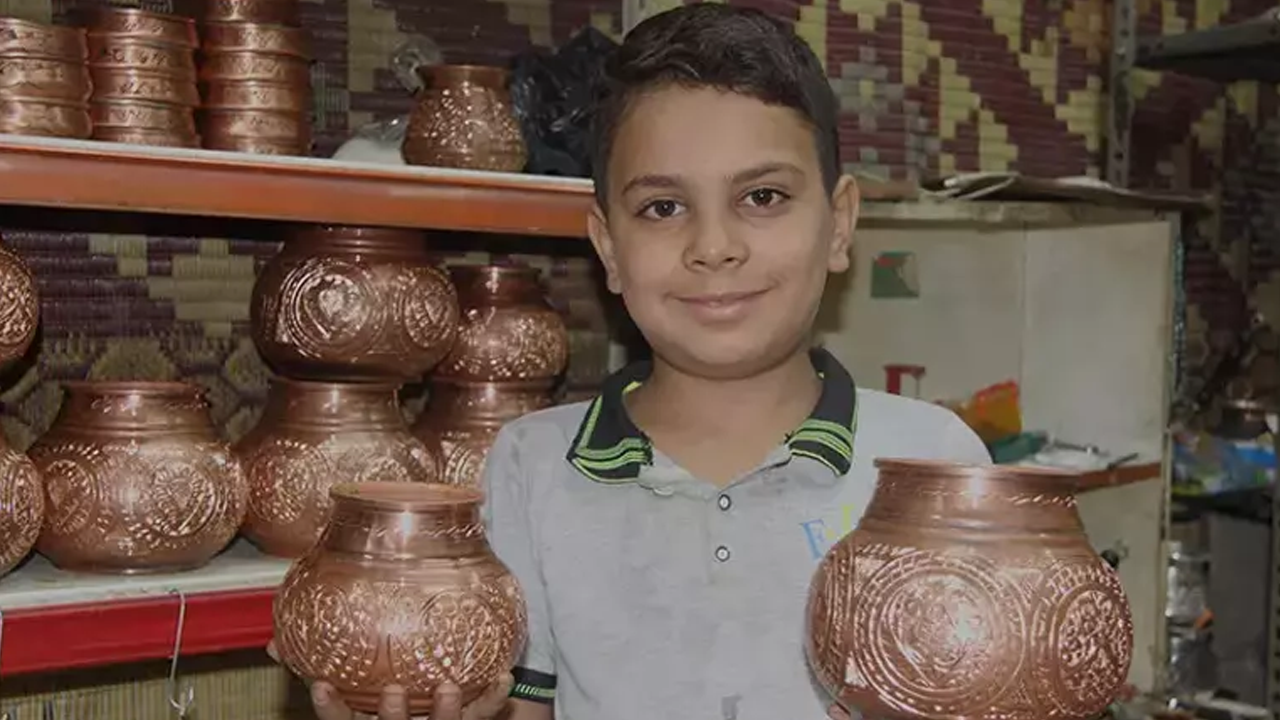 Küçük yaşta bakır ustası oldu, ileride paraya para demeyecek!