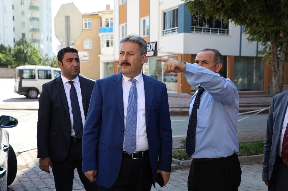 Küçükali’de çevre düzeni çalışması yapılıyor 