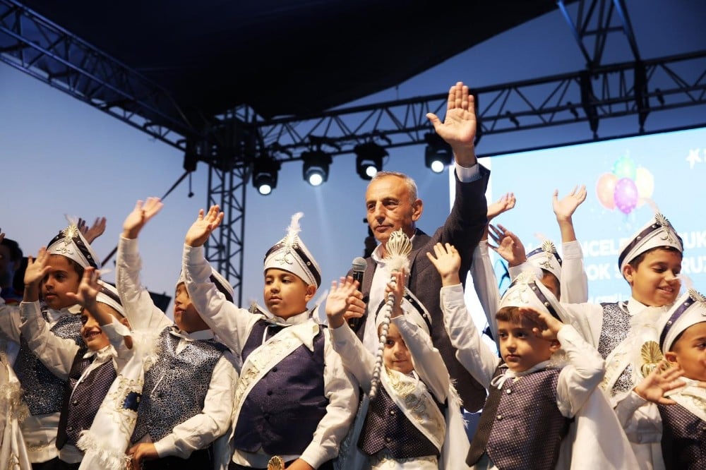 Küçükçekmece Belediyesinden sünnet şöleni 