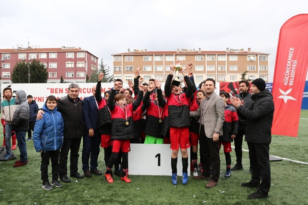 Küçükçekmece minikler başkanlık kupası sahibini buldu 