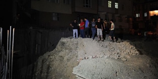 Küçükçekmece'de 4 bina boşaltıldı