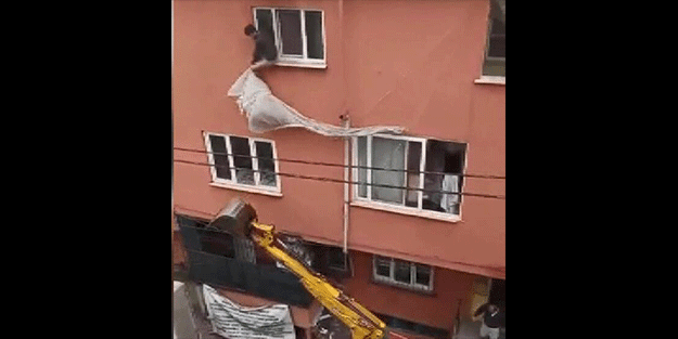 Küçükçekmece'de çıkan yangında can pazarı yaşandı