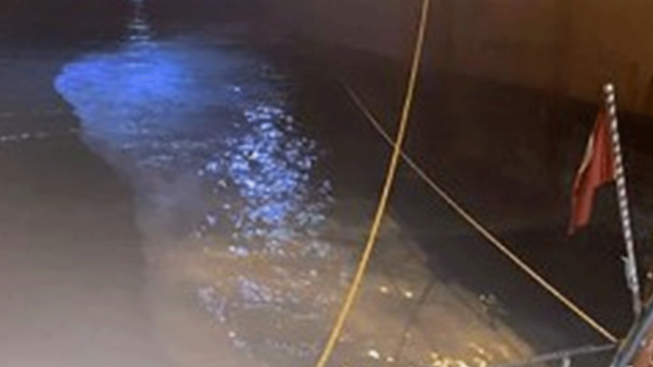 Küçükçekmece'de denize sızan madde paniğe neden oldu!