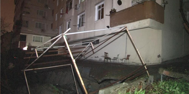 Küçükçekmece'de korku dolu anlar! Tüm bina boşaltıldı