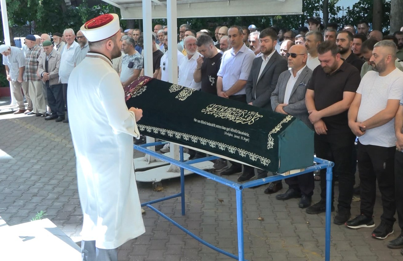 Küçükçekmece'de eski nişanlısı tarafından öldürülen Gönül Er son yolculuğuna uğurlandı