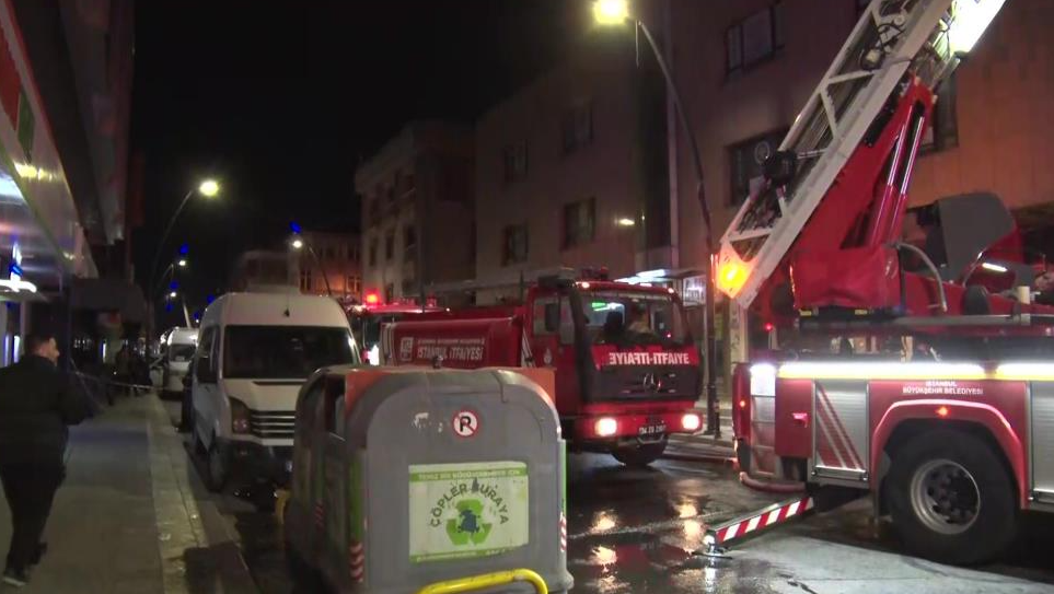 Küçükçekmece’de otel yangını: İki kişi son anda kurtarıldı