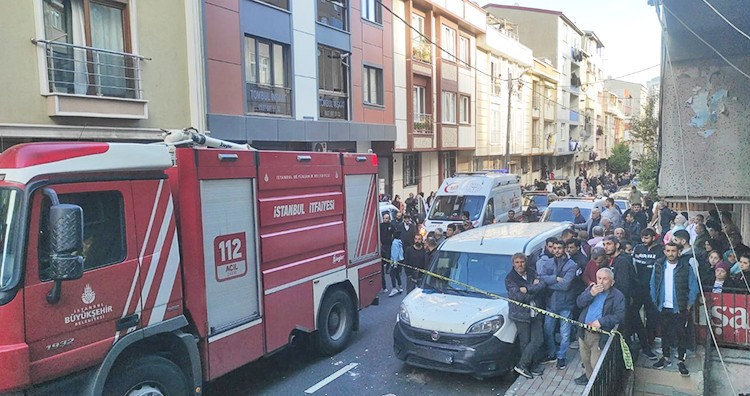 Küçükçekmece'de patlama, ölü ve yaralılar var