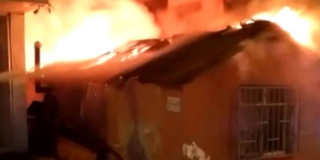 Küçükçekmece’de tek katlı baraka alev alev yandı