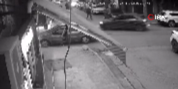 Küçükçekmece’de uzun namlulu silahla havaya ateş açan şüpheli kameraya yakalandı