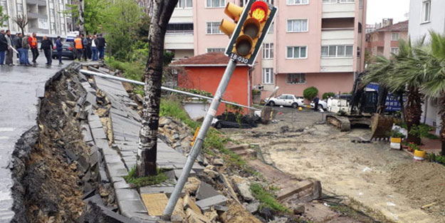 İstanbul'da yağış nedeniyle istinat duvarı çöktü!