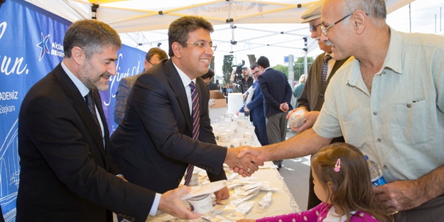 Küçükçekmece'den 100 bin aşure