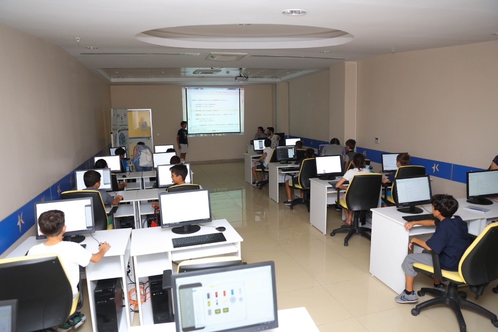 Küçükçekmeceli çocuklar kendi oyununu programlıyor 