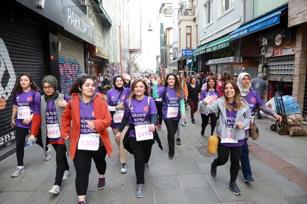 Küçükçekmeceli kadınlar 8 Mart’ı sanat ve sporla kutladı 