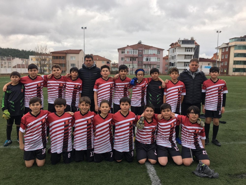 Küçükler Futbol İl Birincisi Edebali Ortaokulu oldu 