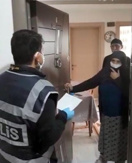 Kudret teyze, emekli maaşını Milli Dayanışma Kampanyasına bağışladı 