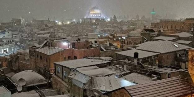 Kudüs'te kar sevinci