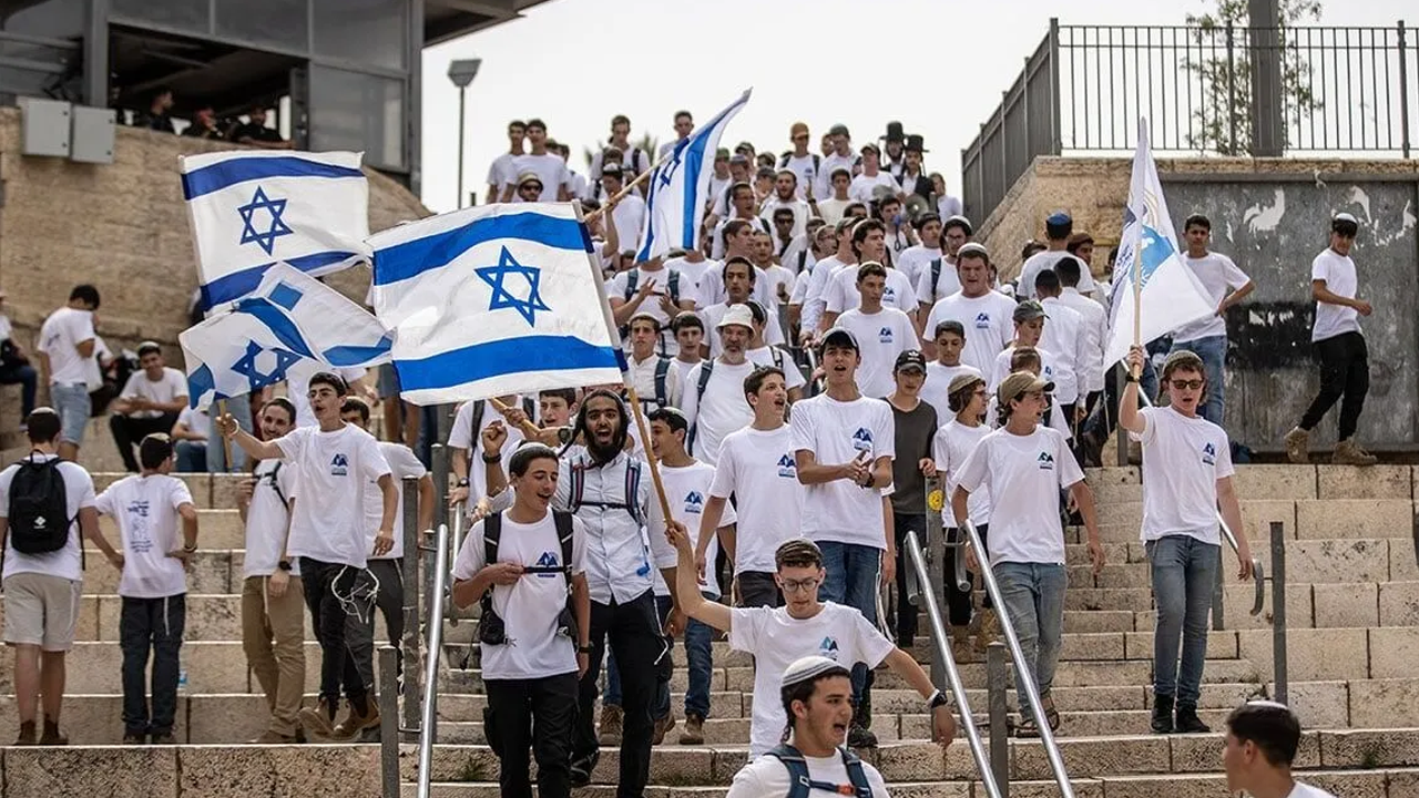 Kudüs'ü basan Siyonistler, Peygamber Efendimiz'e hakaretler içeren sloganlar attı!