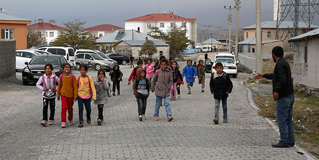 Kuduz nedeniyle ölen çocuğun arkadaşları çaresiz!