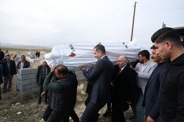 Kuduz olup ölmüştü... Son yolculuğa böyle uğurlandı