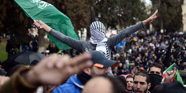 Küfür dergisi Charlie Hebdo'ya Mescid-i Aksa'da protesto