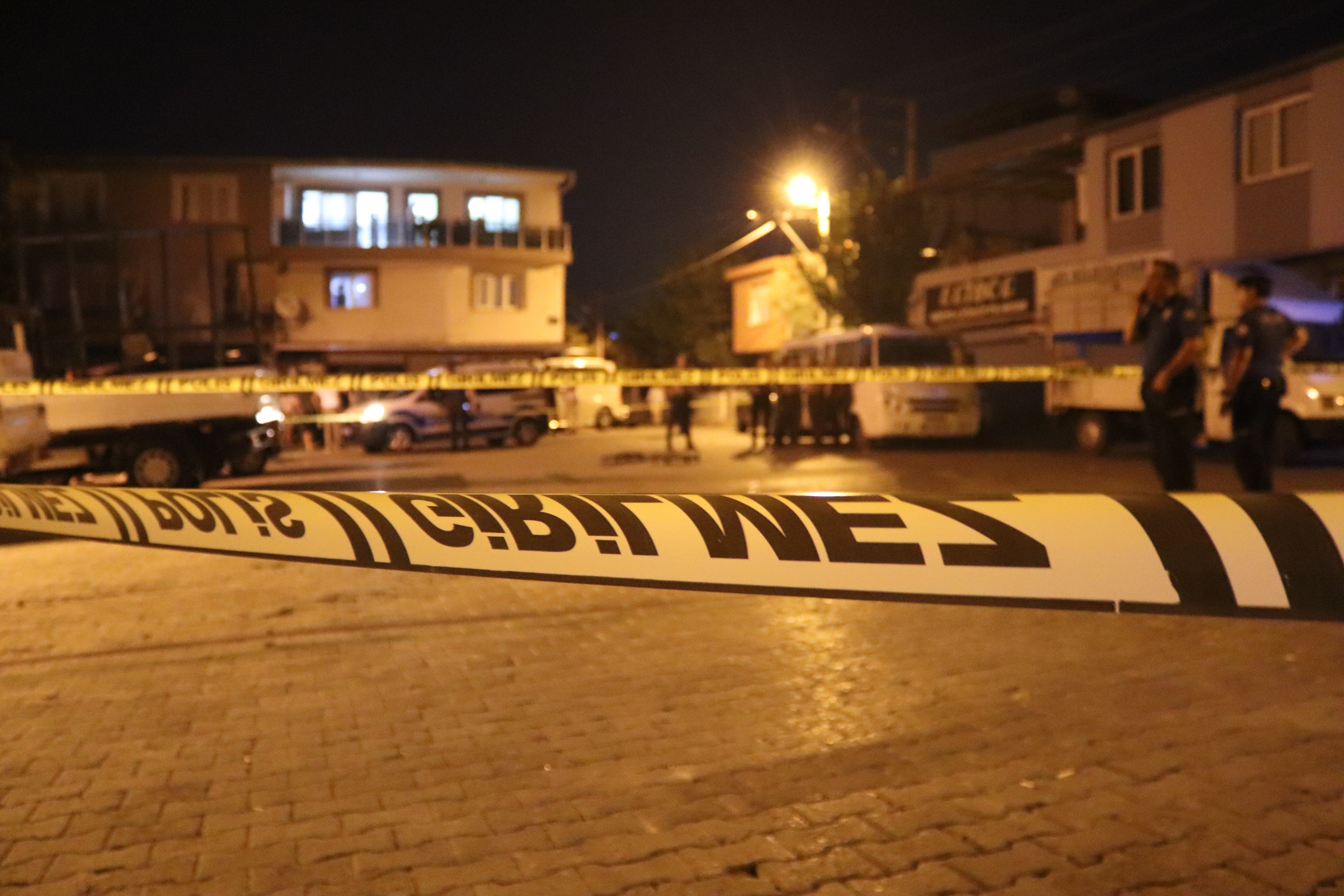 Küfür kavgasında silah ve bıçaklar çekildi