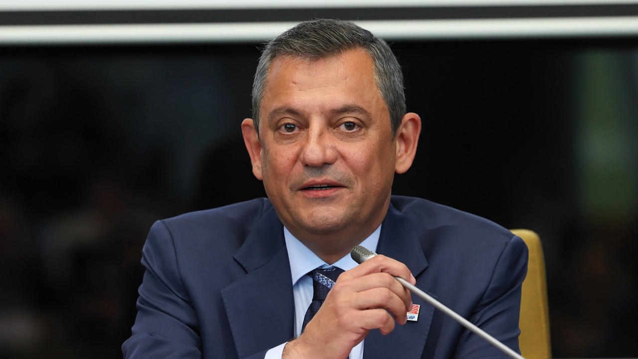 Küfürbazı baş tacı etmişti! Özgür Özel Dilruba için özür diledi