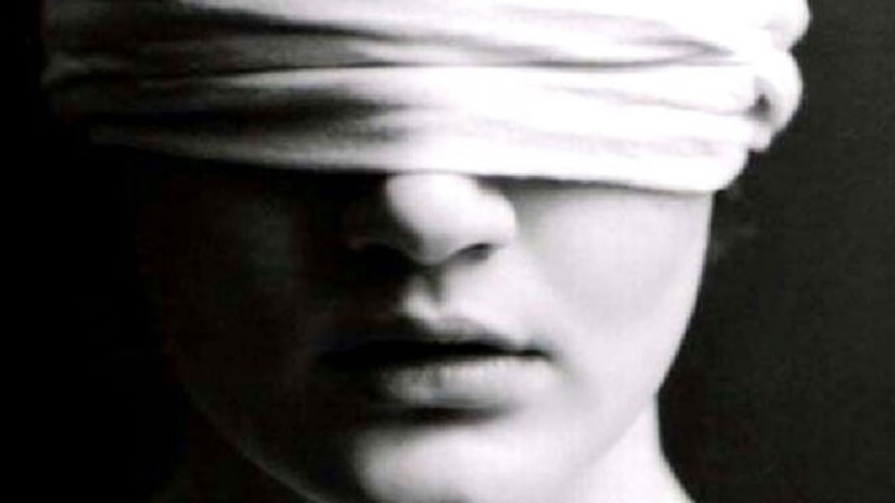 ‘Küfürlü konuşmayın’ dedi, gözünden oldu