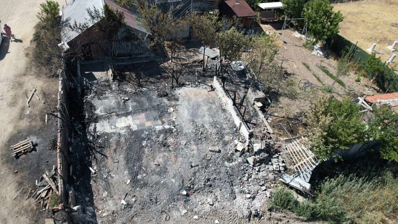 Kül olan evde yanmayan tek şey Kur'an-ı Kerim oldu: Bu bana Rabbimin bir hediyesi!