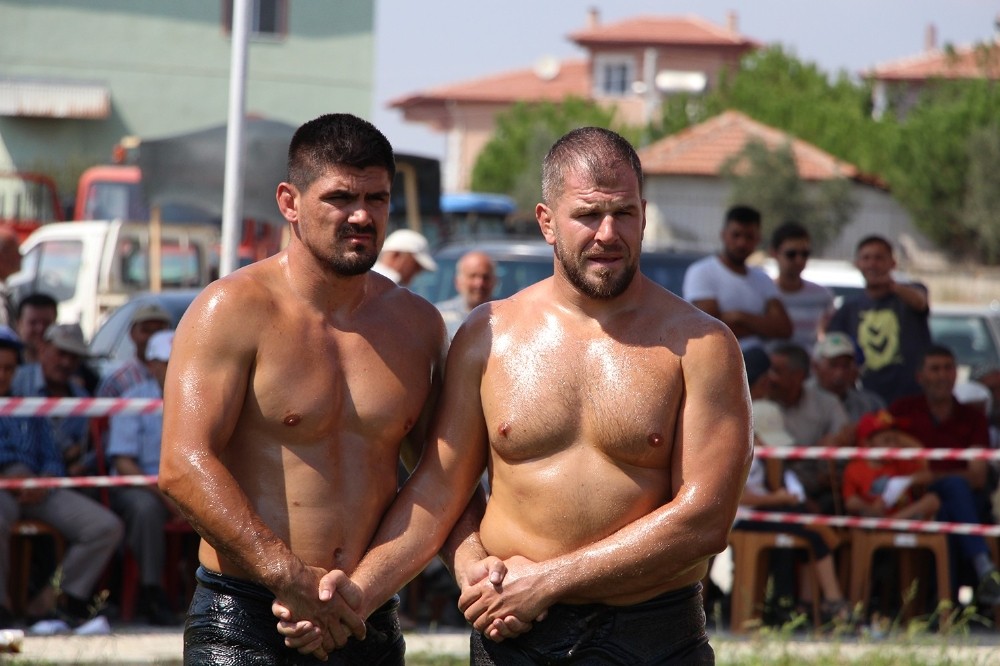 Kula er meydanında Başpehlivan yine Serhat Gökmen oldu 