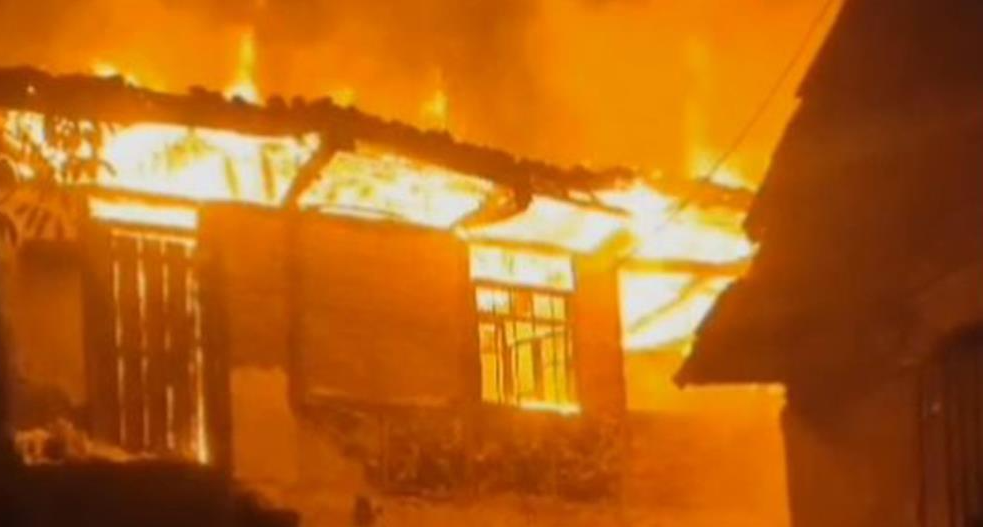 Kula’da gece yangın paniği