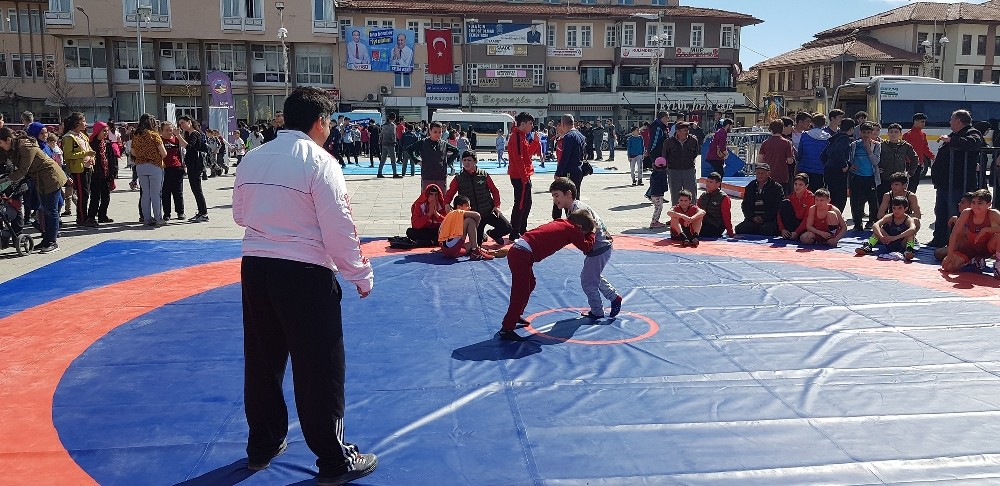 Kula’da ’Spor Panayırı’ başladı 