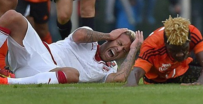 Kulağı kopan Menez operasyondan geçti