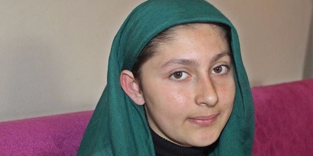 Kulağından öyle bir şey çıktı ki, herkes şok oldu!