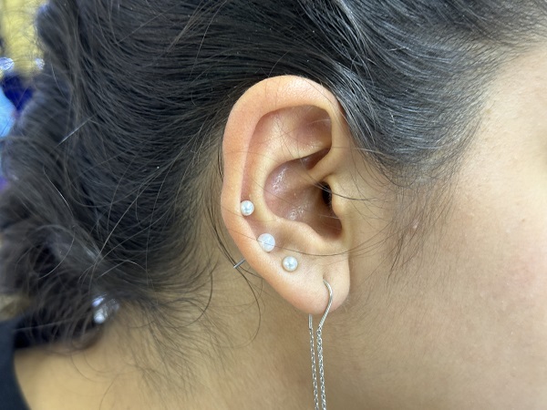 Kulak deldirmek sanıldığı gibi masum değil