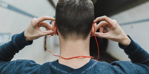 Kulaklık kullananlar dikkat! Büyük tehlike ile karşı karşıyasınız