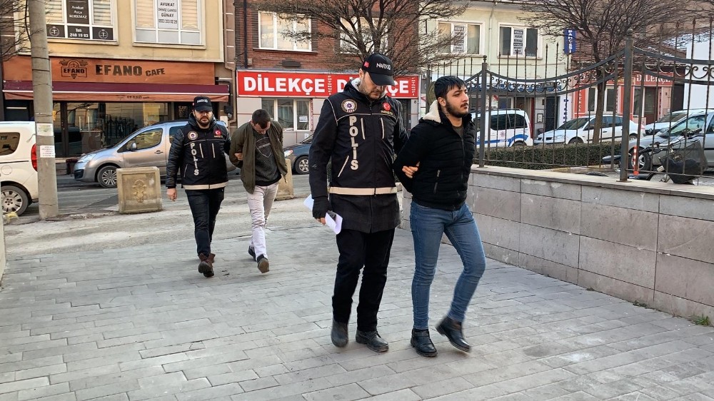 Kulaklık poşetinde uyuşturucu madde ele geçirildi 