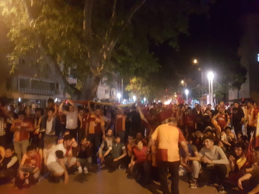 Kulalı taraftarlardan coşkulu kutlama 