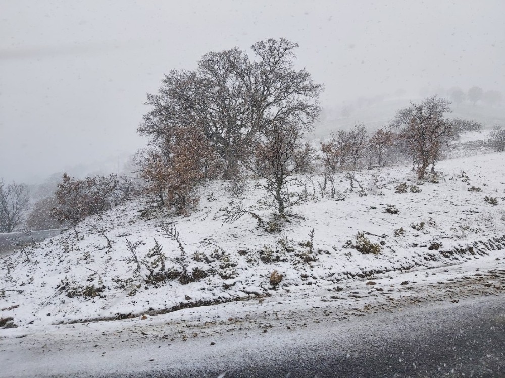 Kula’nın yüksek kesimlerinde kar yağışı etkili oluyor 