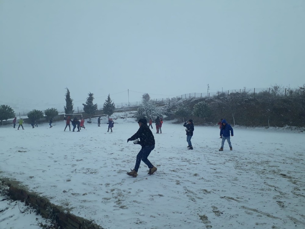 Kula’ya mevsimin ilk karı düştü 