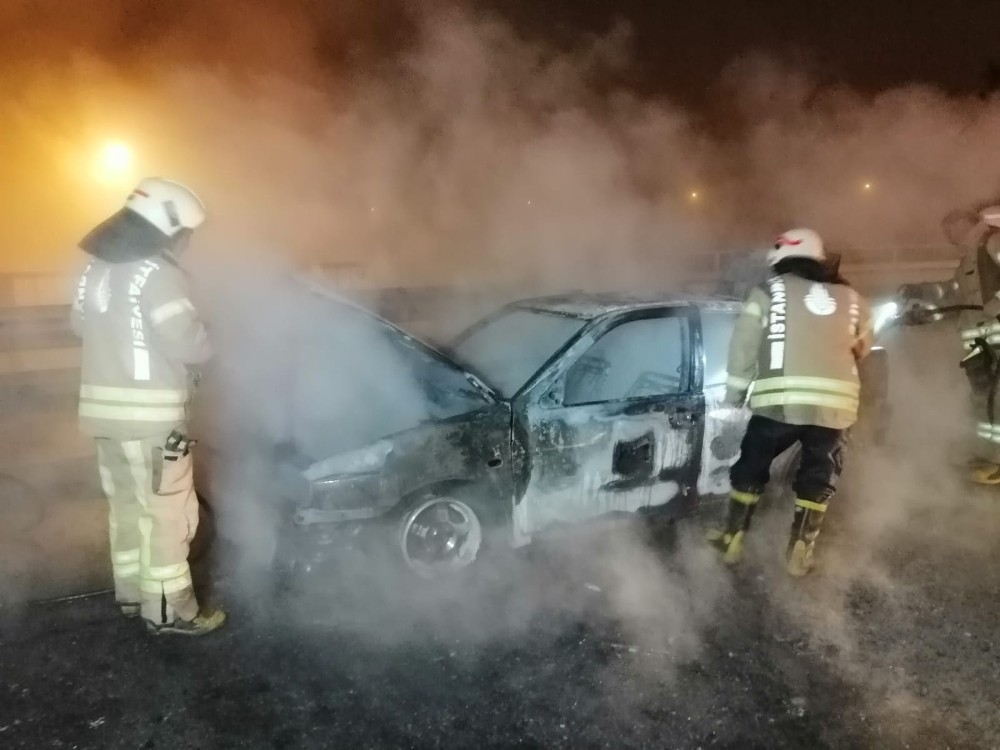 Küle dönen otomobilini çaresiz gözlerle izledi 